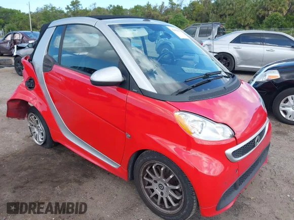 ✅ 2013 Smart fortwo Passion • VIN: WMEEK3BA5DK591221 • Lot: 42010853. Wystawiony na IAAI z przebiegiem 101 953 mil. Bezpłatny archiwum sprzedaży aukcyjnych z USA i szczegółowy raport historii pojazdu na DreamBid. Zdjęcie 1.