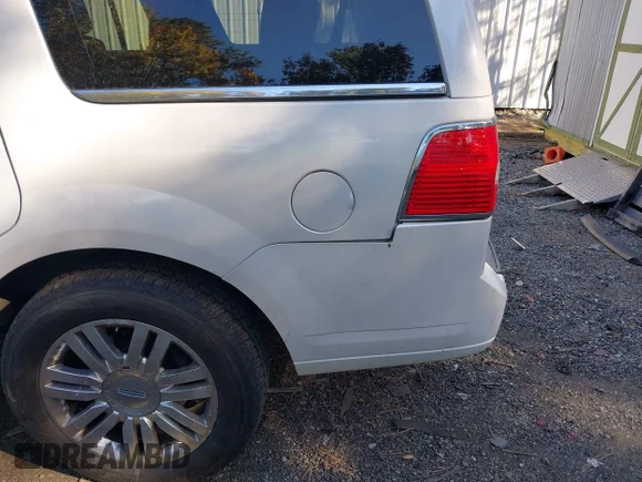 ✅ 2014 Lincoln Navigator • VIN: 5LMJJ2H50EEL01402 • Lot: 43542705. Wystawiony na IAAI z przebiegiem 172 044 mil. Bezpłatny archiwum sprzedaży aukcyjnych z USA i szczegółowy raport historii pojazdu na DreamBid. Zdjęcie 6.
