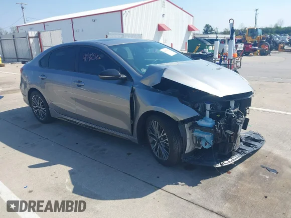 ✅ 2024 Kia Forte GT-Line • VIN: 3KPF54AD1RE705625 • Lot: 44941251. Wystawiony na IAAI z przebiegiem 40 794 mil. Bezpłatny archiwum sprzedaży aukcyjnych z USA i szczegółowy raport historii pojazdu na DreamBid. Zdjęcie 1.