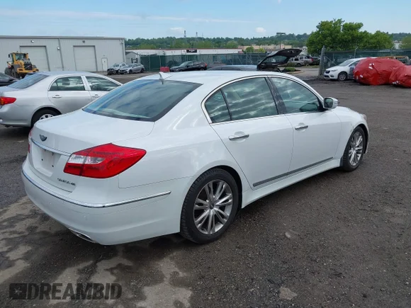 ✅ 2012 Hyundai Genesis 4.6L • VIN: KMHGC4DF2CU200348 • Лот: 45062076. Опубліковано раніше на IAAI з пробігом 117 824 миль. Безкоштовний доступ до архіву аукціонних продажів зі США та докладний звіт про історію автомобіля на DreamBid. Зображення 4.