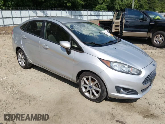 ✅ 2019 Ford Fiesta SE • VIN: 3FADP4BJ6KM150162 • Лот: 45324952. Опубліковано раніше на IAAI з пробігом 111 701 миль. Безкоштовний доступ до архіву аукціонних продажів зі США та докладний звіт про історію автомобіля на DreamBid. Зображення 1.