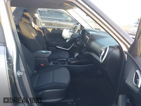✅ 2022 Kia Soul LX • VIN: KNDJ23AU9N7821114 • Lot: 44603940. Wystawiony na IAAI z przebiegiem 100 816 mil. Bezpłatny archiwum sprzedaży aukcyjnych z USA i szczegółowy raport historii pojazdu na DreamBid. Zdjęcie 5.
