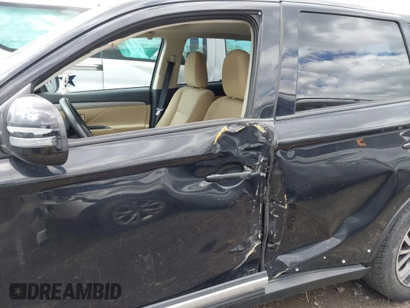 ✅ 2017 Mitsubishi Outlander SE • VIN: JA4AZ3A34HZ038255 • Lot: 45094158. Wystawiony na IAAI z przebiegiem 176 578 mil. Bezpłatny archiwum sprzedaży aukcyjnych z USA i szczegółowy raport historii pojazdu na DreamBid. Zdjęcie 6.