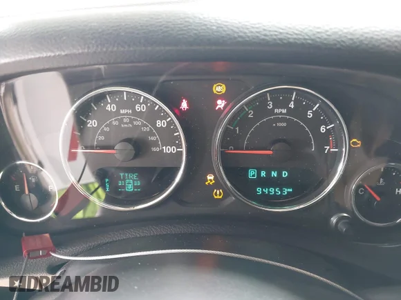 ✅ 2017 Jeep Wrangler Unlimited 75th Anniversary • VIN: 1C4BJWEG5HL733217 • Lot: 43258989. Wystawiony na IAAI z przebiegiem 94 953 mil. Bezpłatny archiwum sprzedaży aukcyjnych z USA i szczegółowy raport historii pojazdu na DreamBid. Zdjęcie 7.