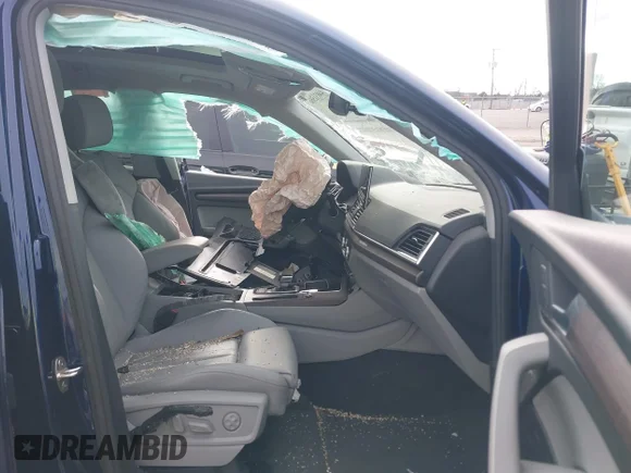 ✅ 2024 Audi Q5 S line Premium • VIN: WA1GAAFY7R2036729 • Lot: 44031566. Wystawiony na IAAI z przebiegiem Nie podano. Bezpłatny archiwum sprzedaży aukcyjnych z USA i szczegółowy raport historii pojazdu na DreamBid. Zdjęcie 5.
