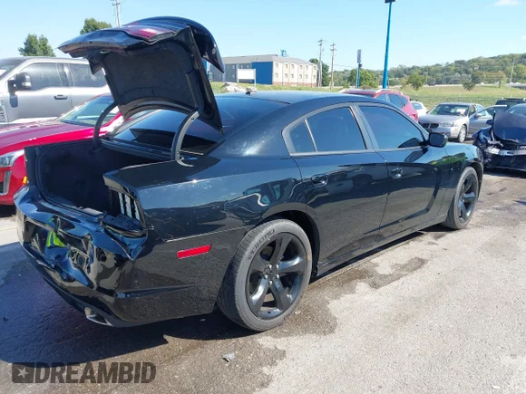 ✅ 2013 Dodge Charger SXT • VIN: 2C3CDXHG9DH695967 • Лот: 43375303. Опубліковано раніше на IAAI з пробігом 91 136 миль. Безкоштовний доступ до архіву аукціонних продажів зі США та докладний звіт про історію автомобіля на DreamBid. Зображення 4.
