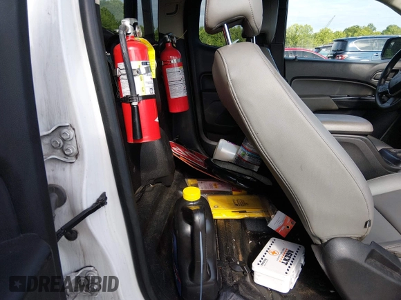 ✅ 2018 Chevrolet Colorado 2WD Work Truck • VIN: 1GCHSBEA0J1307819 • Lot: 45218464. Wystawiony na IAAI z przebiegiem 561 906 mil. Bezpłatny archiwum sprzedaży aukcyjnych z USA i szczegółowy raport historii pojazdu na DreamBid. Zdjęcie 8.