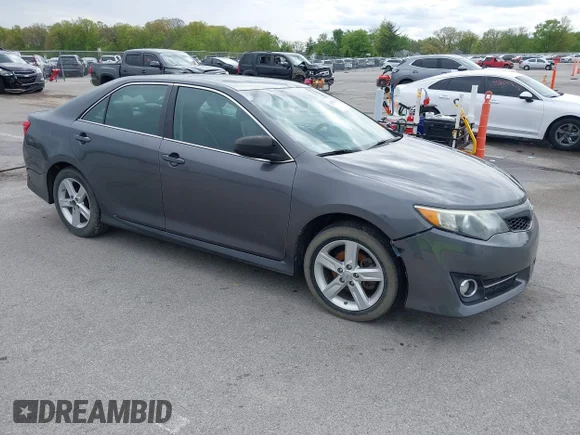 ✅ 2014 Toyota Camry SE • VIN: 4T1BF1FK2EU329493 • Lot: 44979180. Wystawiony na IAAI z przebiegiem 143 590 mil. Bezpłatny archiwum sprzedaży aukcyjnych z USA i szczegółowy raport historii pojazdu na DreamBid. Zdjęcie 1.