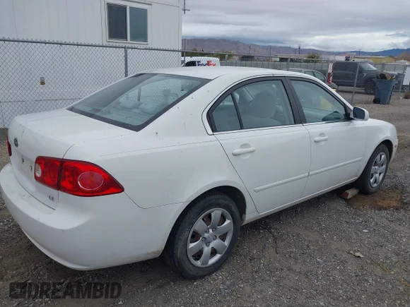 ✅ 2008 Kia Optima LX • VIN: KNAGE123485259891 • Lot: 41568419. Wystawiony na IAAI z przebiegiem 92 239 mil. Bezpłatny archiwum sprzedaży aukcyjnych z USA i szczegółowy raport historii pojazdu na DreamBid. Zdjęcie 4.