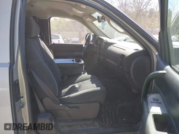 ✅ 2009 Chevrolet Silverado 2500HD LT • VIN: 1GCHK59K29E158385 • Lot: 44985679. Wystawiony na IAAI z przebiegiem 197 507 mil. Bezpłatny archiwum sprzedaży aukcyjnych z USA i szczegółowy raport historii pojazdu na DreamBid. Zdjęcie 5.