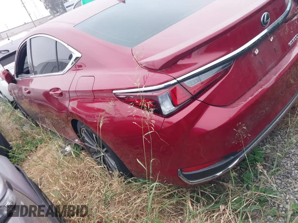 ✅ 2025 Lexus ES 300h • VIN: 58ADA1C14SU065068 • Лот: 44722935. Опубліковано раніше на IAAI з пробігом 4 718 миль. Безкоштовний доступ до архіву аукціонних продажів зі США та докладний звіт про історію автомобіля на DreamBid. Зображення 3.