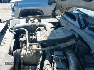 ✅ 2005 Chevrolet Silverado 2500HD LS • VIN: 1GCHK23215F924327 • Lot: 43340287. Wystawiony na IAAI z przebiegiem 320 775 mil. Bezpłatny archiwum sprzedaży aukcyjnych z USA i szczegółowy raport historii pojazdu na DreamBid. Zdjęcie 18.