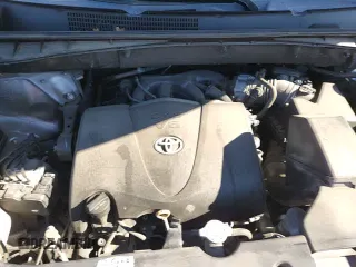 ✅ 2019 Toyota Highlander SE • VIN: 5TDKZRFH4KS550723 • Lot: 91647575. Listed on Copart with 133,805 mi. Free auction sales archive from the USA and detailed vehicle history report at DreamBid. Image 17.