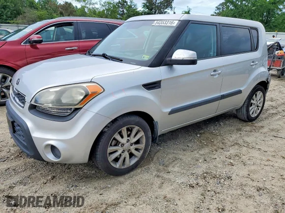 ✅ 2013 Kia Soul + • VIN: KNDJT2A66D7524924 • Лот: 54353316. Опубліковано раніше на Copart з пробігом 70 203 миль. Безкоштовний доступ до архіву аукціонних продажів зі США та докладний звіт про історію автомобіля на DreamBid. Зображення 1.