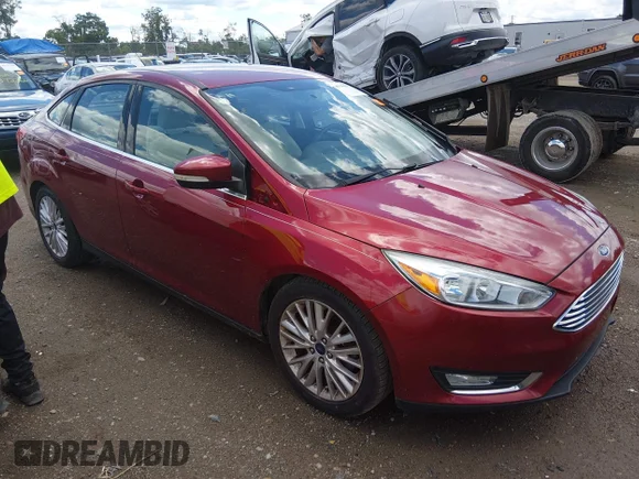 ✅ 2015 Ford Focus Titanium • VIN: 1FADP3J23FL383783 • Lot: 45340077. Wystawiony na IAAI z przebiegiem 87 510 mil. Bezpłatny archiwum sprzedaży aukcyjnych z USA i szczegółowy raport historii pojazdu na DreamBid. Zdjęcie 1.
