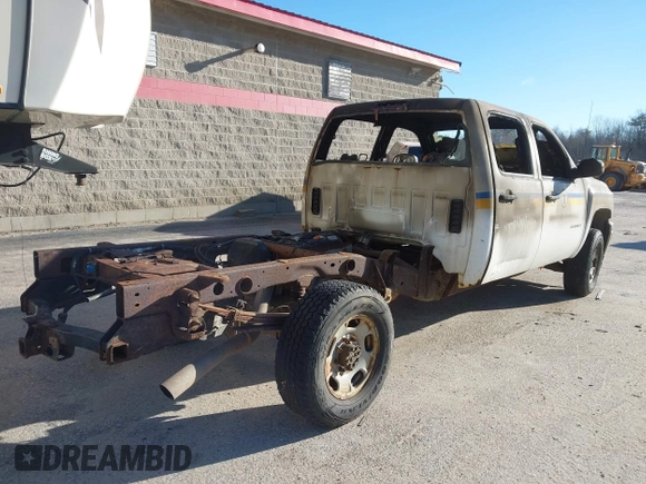 ✅ 2011 Chevrolet Silverado 2500HD Work Truck • VIN: 1GC1KVCG1BF154026 • Lot: 43988139. Wystawiony na IAAI z przebiegiem Nie podano. Bezpłatny archiwum sprzedaży aukcyjnych z USA i szczegółowy raport historii pojazdu na DreamBid. Zdjęcie 4.
