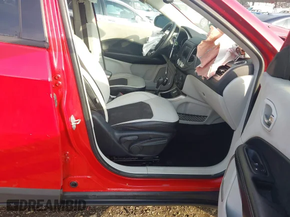 ✅ 2019 Jeep Compass Latitude • VIN: 3C4NJCBB3KT654919 • Лот: 44092873. Опубліковано раніше на IAAI з пробігом 138 540 миль. Безкоштовний доступ до архіву аукціонних продажів зі США та докладний звіт про історію автомобіля на DreamBid. Зображення 5.