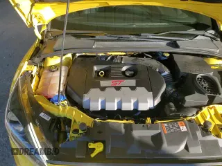 ✅ 2018 Ford Focus ST • VIN: 1FADP3L97JL217379 • Lot: 89448095. Wystawiony na Copart z przebiegiem 60 242 mil. Bezpłatny archiwum sprzedaży aukcyjnych z USA i szczegółowy raport historii pojazdu na DreamBid. Zdjęcie 16.