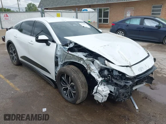 ✅ 2025 Toyota Crown XLE • VIN: JTDAAAAF8S3037602 • Lot: 42326373. Wystawiony na IAAI z przebiegiem 8 701 mil. Bezpłatny archiwum sprzedaży aukcyjnych z USA i szczegółowy raport historii pojazdu na DreamBid. Zdjęcie 1.