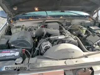 ✅ 1999 GMC Suburban • VIN: 1GKFK16R1XJ741976 • Lot: 85867814. Wystawiony na Copart z przebiegiem 94 968 mil. Bezpłatny archiwum sprzedaży aukcyjnych z USA i szczegółowy raport historii pojazdu na DreamBid. Zdjęcie 14.