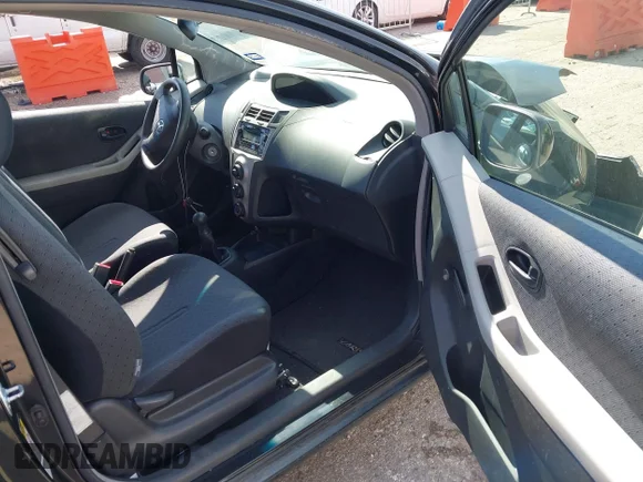 ✅ 2009 Toyota Yaris • VIN: JTDJT903495231395 • Lot: 44255459. Wystawiony na IAAI z przebiegiem 181 660 mil. Bezpłatny archiwum sprzedaży aukcyjnych z USA i szczegółowy raport historii pojazdu na DreamBid. Zdjęcie 5.