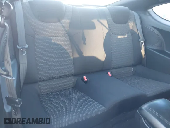 ✅ 2013 Hyundai Genesis Coupe 2.0T • VIN: KMHHT6KDXDU105555 • Lot: 43155333. Wystawiony na IAAI z przebiegiem 110 354 mil. Bezpłatny archiwum sprzedaży aukcyjnych z USA i szczegółowy raport historii pojazdu na DreamBid. Zdjęcie 8.