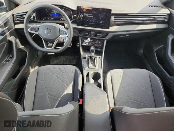 ✅ 2025 Volkswagen Jetta Sport • VIN: 3VWBX7BU3SM068870 • Lot: 46771246. Wystawiony na Copart z przebiegiem 15 927 mil. Bezpłatny archiwum sprzedaży aukcyjnych z USA i szczegółowy raport historii pojazdu na DreamBid. Zdjęcie 8.