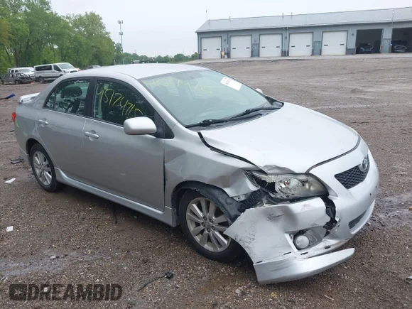 ✅ 2010 Toyota Corolla LE • VIN: 1NXBU4EE9AZ303597 • Lot: 45174715. Wystawiony na IAAI z przebiegiem 111 216 mil. Bezpłatny archiwum sprzedaży aukcyjnych z USA i szczegółowy raport historii pojazdu na DreamBid. Zdjęcie 1.