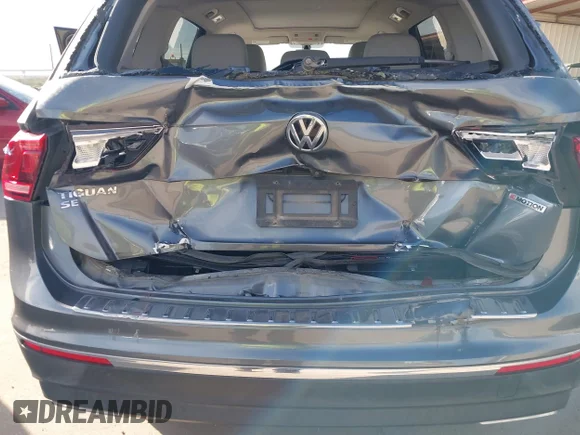 ✅ 2020 Volkswagen Tiguan SE • VIN: 3VV2B7AX2LM070769 • Lot: 44808462. Wystawiony na IAAI z przebiegiem 85 342 mil. Bezpłatny archiwum sprzedaży aukcyjnych z USA i szczegółowy raport historii pojazdu na DreamBid. Zdjęcie 6.