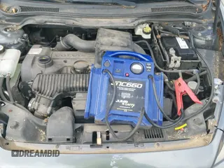 ✅ 2011 Volvo S40 • VIN: YV1672MS2B2550296 • Lot: 42667403. Wystawiony na IAAI z przebiegiem 154 978 mil. Bezpłatny archiwum sprzedaży aukcyjnych z USA i szczegółowy raport historii pojazdu na DreamBid. Zdjęcie 14.