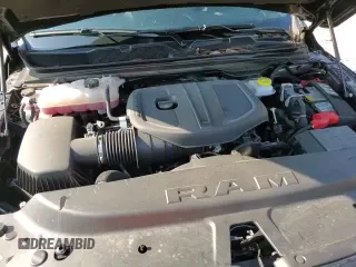 2025 Ram 1500 Rebel z VIN 1C6SRFLP0SN633704, wystawiony jako Copart lot #70535985 z przebiegiem 7 886 mil mil oraz Czysty tytuł • Clean title. Historia ofert i sprzedaży dostępna na DreamBid. Obrazek 15.