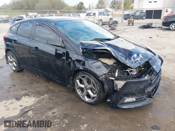 ✅ 2018 Ford Focus ST • VIN: 1FADP3L97JL318440 • Lot: 44861019. Wystawiony na IAAI z przebiegiem 125 171 mil. Bezpłatny archiwum sprzedaży aukcyjnych z USA i szczegółowy raport historii pojazdu na DreamBid. Zdjęcie 1.