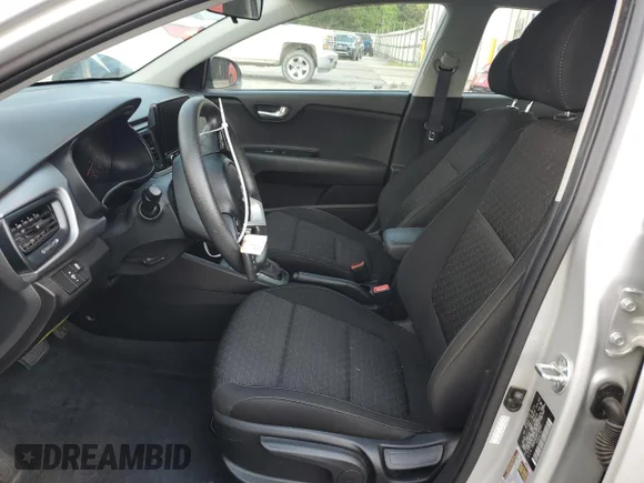 ✅ 2023 Kia Rio S • VIN: 3KPA24AD8PE566402 • Lot: 60417774. Wystawiony na Copart z przebiegiem 24 214 mil. Bezpłatny archiwum sprzedaży aukcyjnych z USA i szczegółowy raport historii pojazdu na DreamBid. Zdjęcie 7.