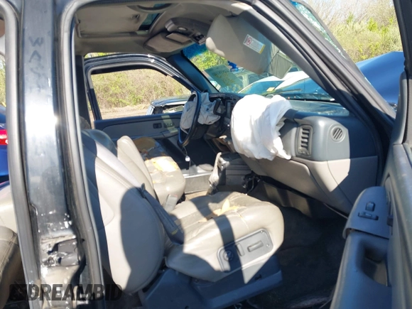 ✅ 2000 Chevrolet Suburban LT • VIN: 3GNGK26U6YG173955 • Лот: 44898100. Опубликован ранее на IAAI с пробегом 198 071 миль. Бесплатный доступ к архиву аукционных продаж из США и подробный отчёт об истории автомобиля на DreamBid. Изображение 5.