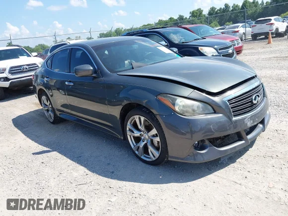 ✅ 2013 Infiniti M • VIN: JN1BY1AR8DM603946 • Lot: 42819288. Wystawiony na IAAI z przebiegiem 156 081 mil. Bezpłatny archiwum sprzedaży aukcyjnych z USA i szczegółowy raport historii pojazdu na DreamBid. Zdjęcie 1.