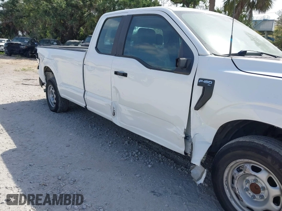 ✅ 2022 Ford F-150 XL • VIN: 1FTEX1CP1NKD27602 • Lot: 41949345. Wystawiony na IAAI z przebiegiem 20 910 mil. Bezpłatny archiwum sprzedaży aukcyjnych z USA i szczegółowy raport historii pojazdu na DreamBid. Zdjęcie 6.