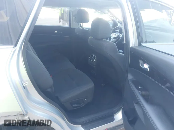 ✅ 2020 Kia Sorento L • VIN: 5XYPG4A31LG685960 • Lot: 44020852. Wystawiony na IAAI z przebiegiem Nie podano. Bezpłatny archiwum sprzedaży aukcyjnych z USA i szczegółowy raport historii pojazdu na DreamBid. Zdjęcie 8.