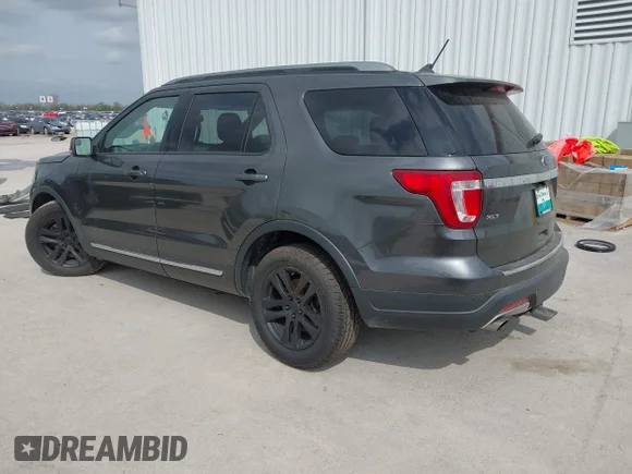 ✅ 2018 Ford Explorer XLT • VIN: 1FM5K8DH6JGB01854 • Lot: 44783319. Wystawiony na IAAI z przebiegiem 89 653 mil. Bezpłatny archiwum sprzedaży aukcyjnych z USA i szczegółowy raport historii pojazdu na DreamBid. Zdjęcie 3.