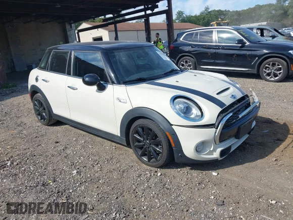 ✅ 2018 MINI Hardtop 4 Door Cooper S • VIN: WMWXU3C55J2F50537 • Lot: 43370392. Wystawiony na IAAI z przebiegiem 171 092 mil. Bezpłatny archiwum sprzedaży aukcyjnych z USA i szczegółowy raport historii pojazdu na DreamBid. Zdjęcie 1.