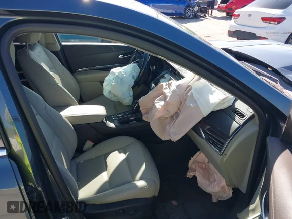 ✅ 2019 Cadillac XT4 FWD Luxury • VIN: 1GYAZAR45KF185338 • Lot: 41990341. Wystawiony na IAAI z przebiegiem 69 272 mil. Bezpłatny archiwum sprzedaży aukcyjnych z USA i szczegółowy raport historii pojazdu na DreamBid. Zdjęcie 5.