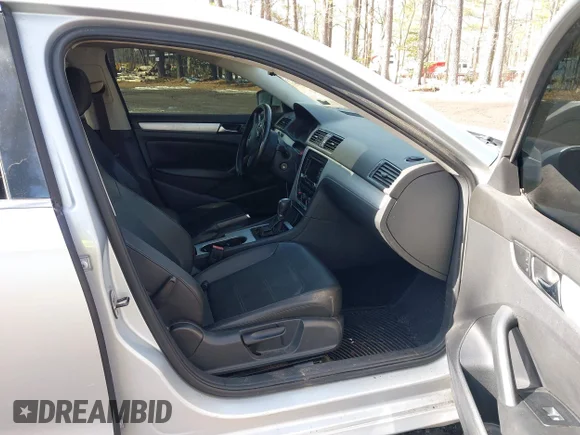 ✅ 2013 Volkswagen Passat SE • VIN: 1VWBH7A38DC052903 • Lot: 44305704. Wystawiony na IAAI z przebiegiem 166 266 mil. Bezpłatny archiwum sprzedaży aukcyjnych z USA i szczegółowy raport historii pojazdu na DreamBid. Zdjęcie 5.