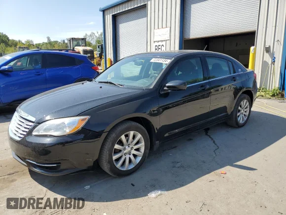 ✅ 2011 Chrysler 200 Touring • VIN: 1C3BC1FB8BN604131 • Лот: 72341134. Опубликован ранее на Copart с пробегом 139 438 миль. Бесплатный доступ к архиву аукционных продаж из США и подробный отчёт об истории автомобиля на DreamBid. Изображение 1.