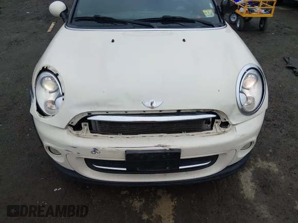 ✅ 2012 MINI Roadster • VIN: WMWSY1C5XCT429211 • Лот: 44774547. Опубліковано раніше на IAAI з пробігом 123 147 миль. Безкоштовний доступ до архіву аукціонних продажів зі США та докладний звіт про історію автомобіля на DreamBid. Зображення 6.