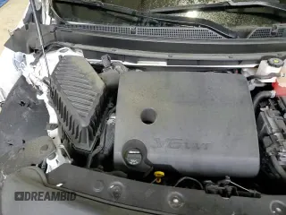 ✅ 2024 Buick Enclave Premium • VIN: 5GAERCKW2RJ105310 • Lot: 58653475. Wystawiony na Copart z przebiegiem 21 988 mil. Bezpłatny archiwum sprzedaży aukcyjnych z USA i szczegółowy raport historii pojazdu na DreamBid. Zdjęcie 17.