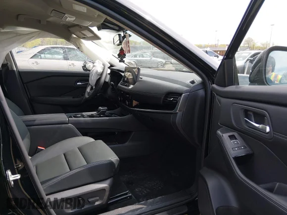 ✅ 2025 Nissan Rogue SL • VIN: JN8BT3CB9SW173857 • Lot: 44869332. Wystawiony na IAAI z przebiegiem 12 386 mil. Bezpłatny archiwum sprzedaży aukcyjnych z USA i szczegółowy raport historii pojazdu na DreamBid. Zdjęcie 5.