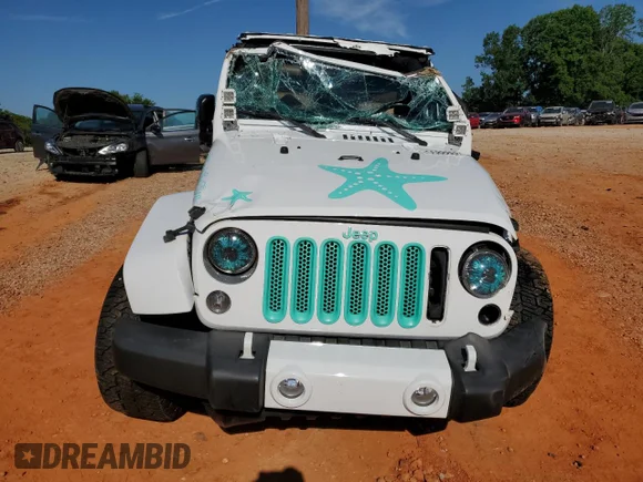 ✅ 2016 Jeep Wrangler Unlimited Sahara • VIN: 1C4BJWEG2GL250847 • Lot: 55888684. Wystawiony na Copart z przebiegiem 75 586 mil. Bezpłatny archiwum sprzedaży aukcyjnych z USA i szczegółowy raport historii pojazdu na DreamBid. Zdjęcie 5.
