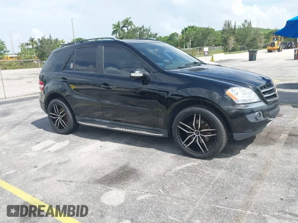 ✅ 2007 Mercedes-Benz M 350 • VIN: 4JGBB86E07A245384 • Lot: 45272795. Wystawiony na IAAI z przebiegiem 171 337 mil. Bezpłatny archiwum sprzedaży aukcyjnych z USA i szczegółowy raport historii pojazdu na DreamBid. Zdjęcie 1.