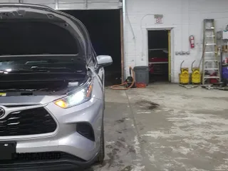 ✅ 2021 Toyota Highlander L • VIN: 5TDCZRAH4MS517655 • Lot: 94715295. Wystawiony na Copart z przebiegiem 76 169 mil. Bezpłatny archiwum sprzedaży aukcyjnych z USA i szczegółowy raport historii pojazdu na DreamBid. Zdjęcie 11.