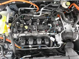 ✅ 2025 Ford Maverick XL • VIN: 3FTTW8A33SRA63485 • Lot: 63322375. Listed on Copart with 1,225 mi. Free auction sales archive from the USA and detailed vehicle history report at DreamBid. Image 14.