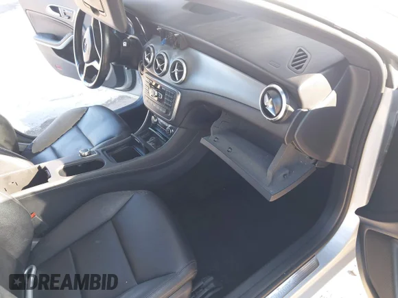 ✅ 2014 Mercedes-Benz CLA 250 • VIN: WDDSJ4EB6EN017361 • Lot: 44353963. Wystawiony na IAAI z przebiegiem Nie podano. Bezpłatny archiwum sprzedaży aukcyjnych z USA i szczegółowy raport historii pojazdu na DreamBid. Zdjęcie 5.